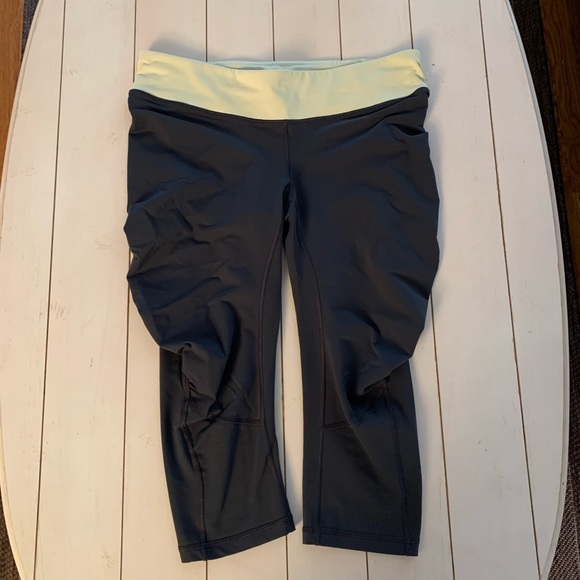 Lululemon // Capri Size 10 - Picture 5 of 16